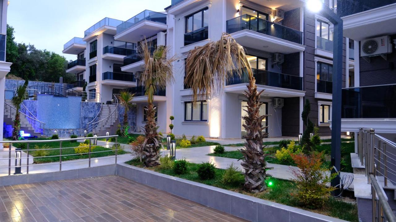 אפרטהוטל ילובה Flower City Suits מראה חיצוני תמונה